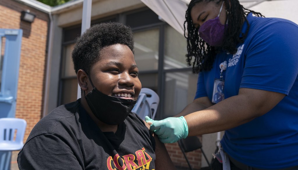 A teenager in Washington receives the COVID-19 vaccine. (AP)