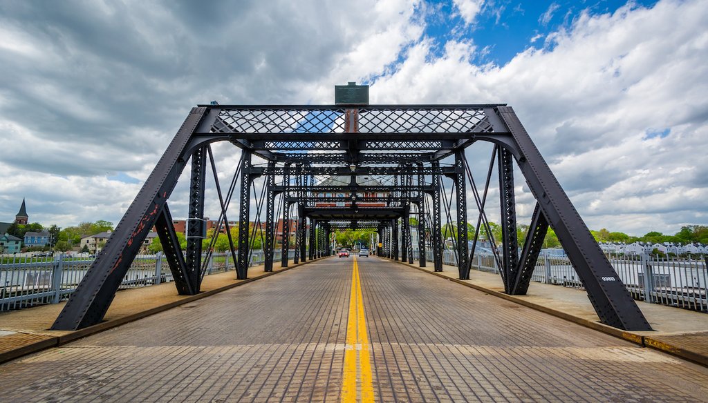 The Grand Ave. Bridge over the Quinnipiac River in New Haven, Conn. (Shutterstock)