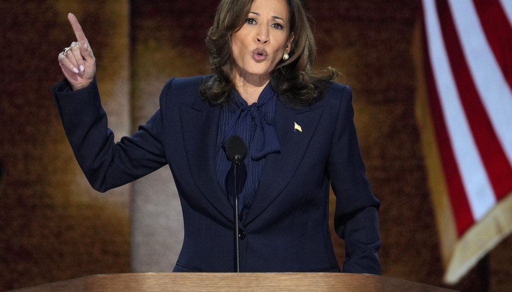 La candidata presidencial demócrata Kamala Harris habla durante la Convención Nacional Demócrata, el 22 de agosto de 2024, en Chicago. (AP)